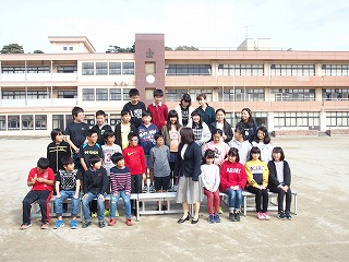 足利市立山辺小学校のブログ : 11／8 卒業アルバム用の写真撮影